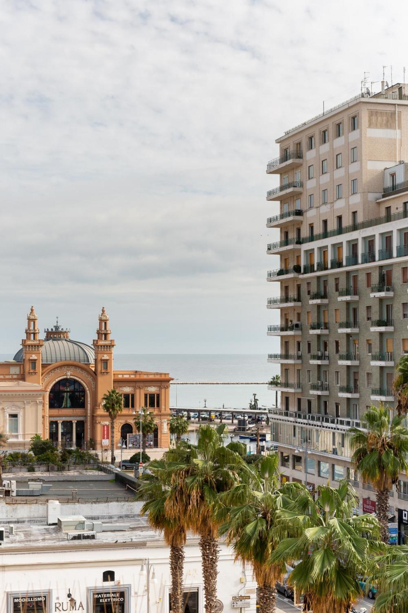Just Here Apartments - La mansarda Bari Extérieur photo