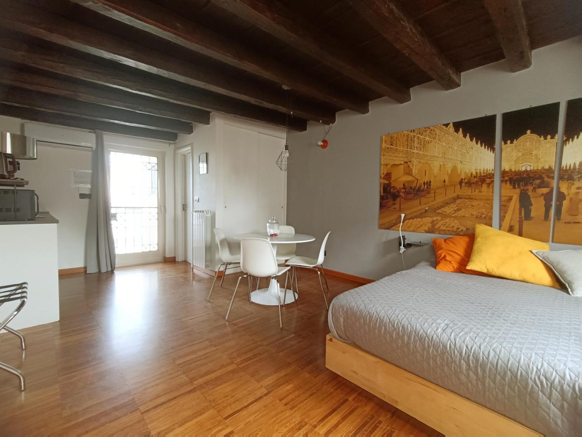 Just Here Apartments - La mansarda Bari Extérieur photo