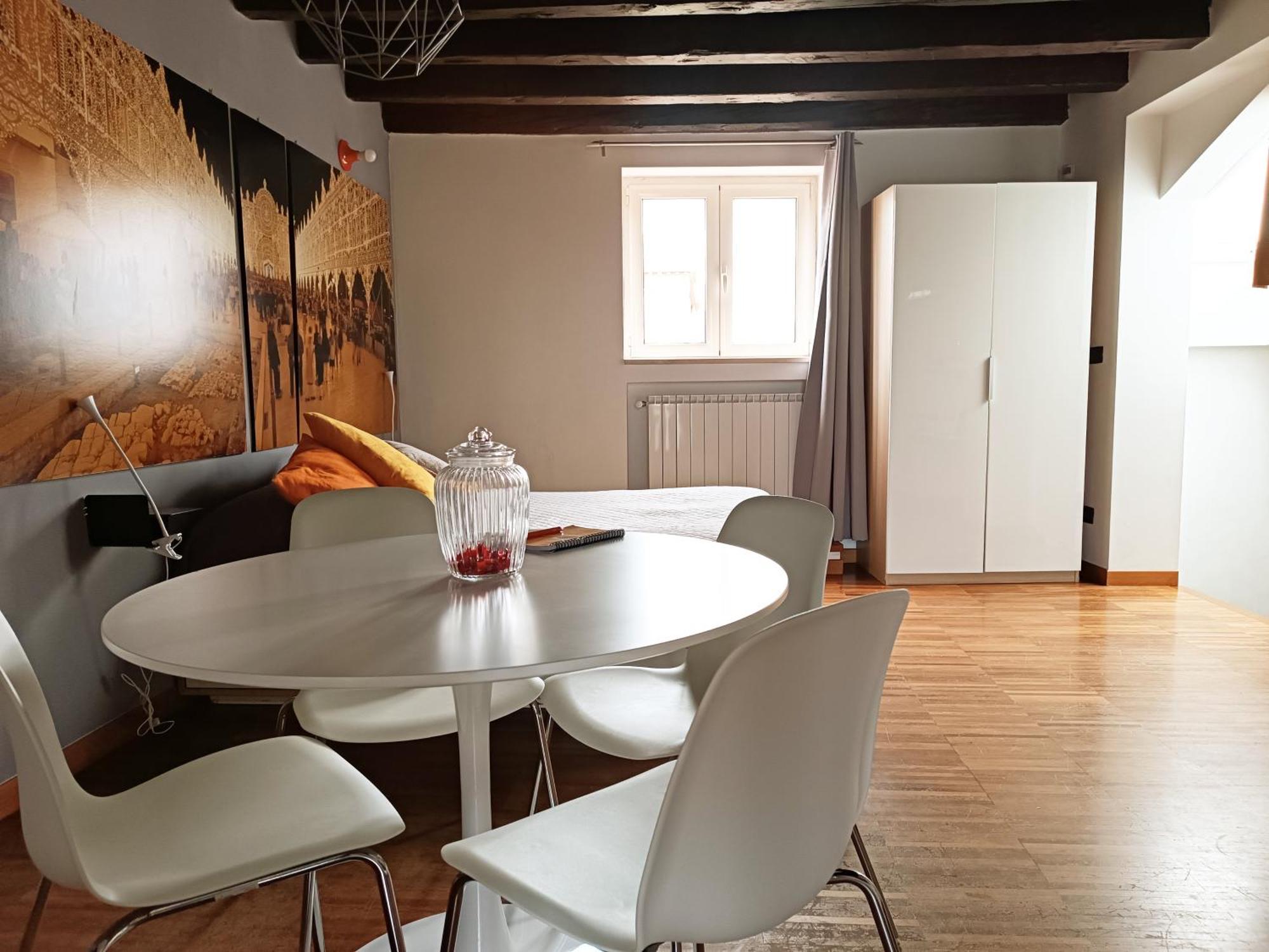 Just Here Apartments - La mansarda Bari Extérieur photo